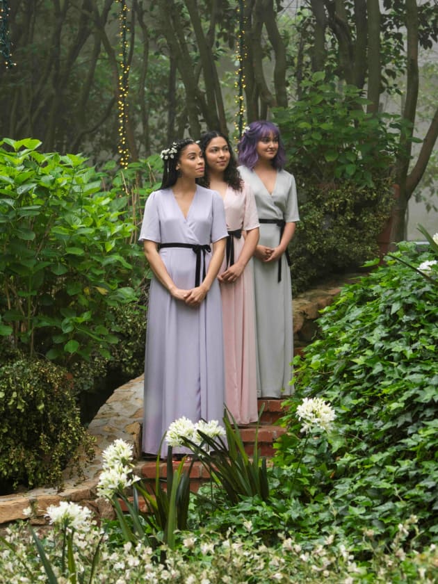 Bridesmaids - Marvel's Runaways Season 3 Episode 1