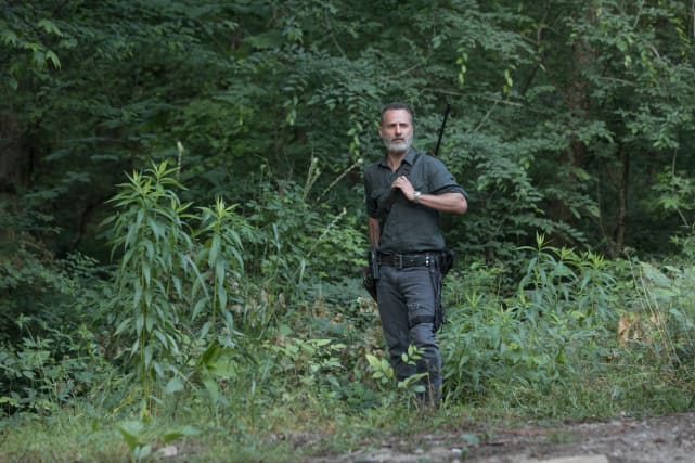 Keeping A Watchful Eye - The Walking Dead Season 9 Episode 2