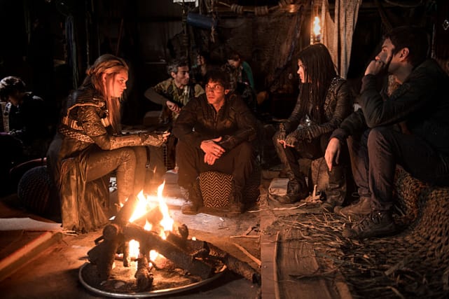 Socializing - The 100 Season 3 Episode 14