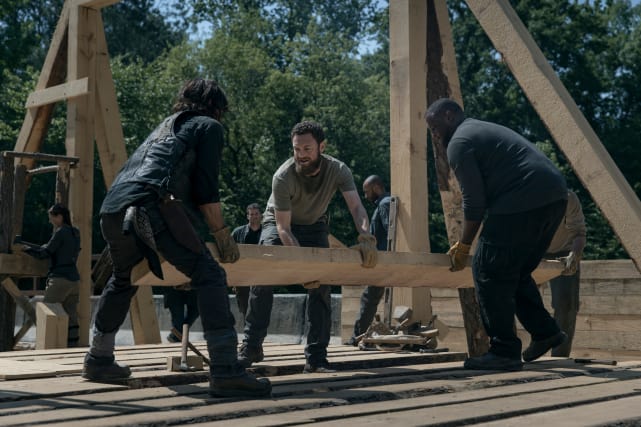 Heave-Ho! - The Walking Dead Season 9 Episode 2