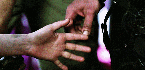 When Clarke holds Bellamy’s hand to stay calm on 3x16 "Perverse Instantiation: Part Two"