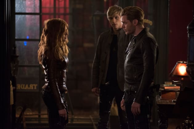 The Mortal Mirror Investigation - Shadowhunters Season 2 Episode 17