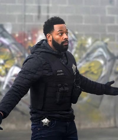 Making a Decision - tall  - Chicago PD Season 9 Episode 11