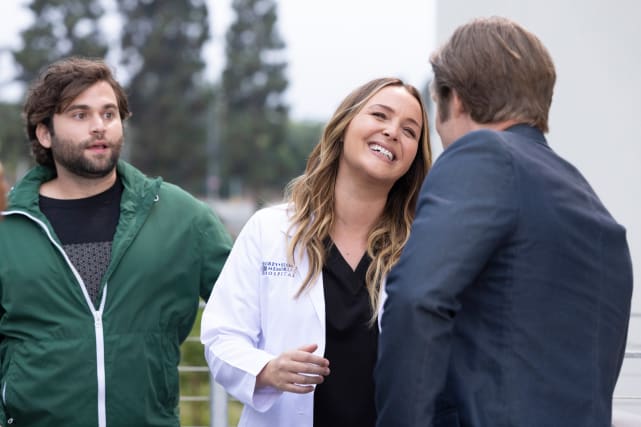 Making Strides - Grey's Anatomy Season 19 Episode 1