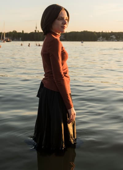 Unorthodox Review Netflix Nails It With Their Discussion Of Misogyny Tv Fanatic