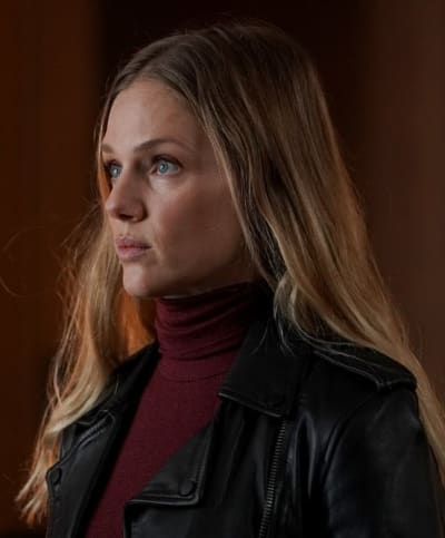 Beauty from the Side -tall  - Chicago PD Season 9 Episode 9