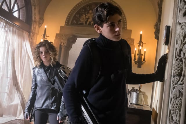 Snooping Around - Gotham Season 3 Episode 11