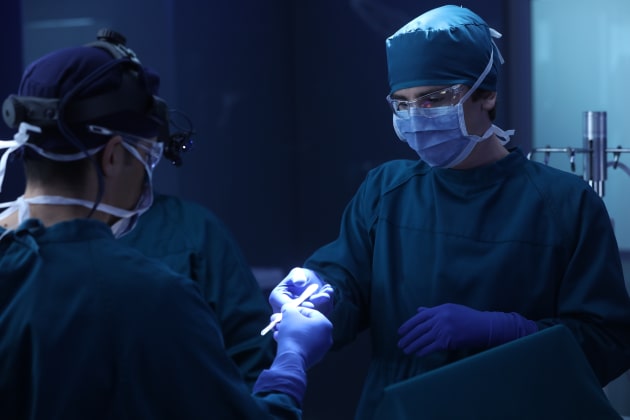 Shaun in surgery - The Good Doctor Season 1 Episode 7