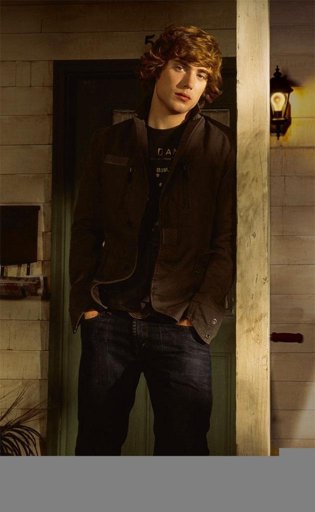 Dustin Milligan Picture