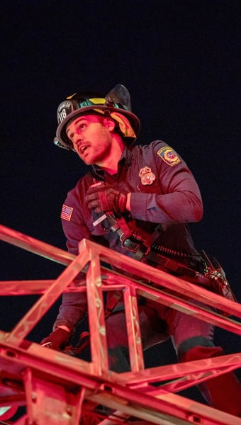 Climbing Up - 9-1-1 Season 3 Episode 12