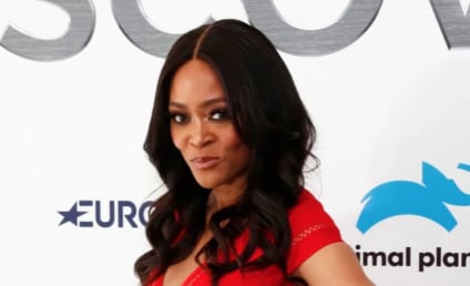 Batwoman Casts Robin Givens, and We Have Lots of Questions!