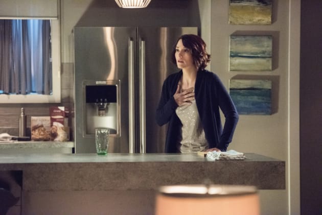 Startled - Supergirl Season 2 Episode 15