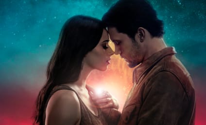 Roswell, New Mexico Poster: A New Love Story Takes Flight at The CW