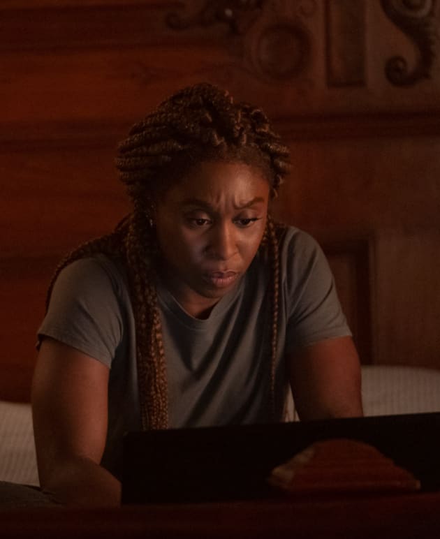 Holly Searches - The Outsider Season 1 Episode 10