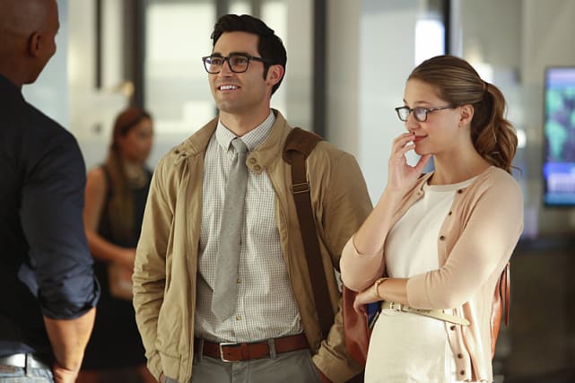 Kara and clark supergirl season 2 episode 1