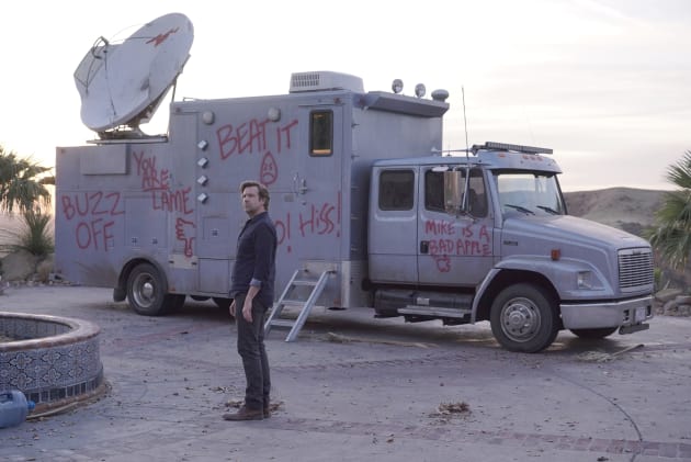 Mike's van - The Last Man on Earth Season 4 Episode 15