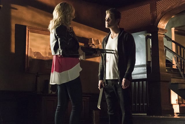 Don't Shoot! - The Vampire Diaries Season 6 Episode 17