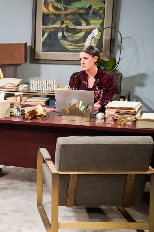 Veronica Is Not Amused - Mom Season 7 Episode 6