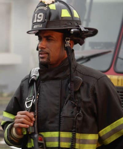 Sullivan on the Scene -tall - Station 19 Season 5 Episode 5