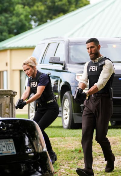 Suspicious Vehicles - FBI Season 5 Episode 1