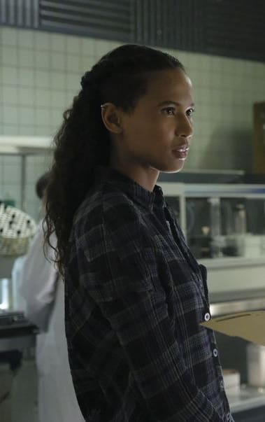 Protecting Ryn - Siren Season 2 Episode 14