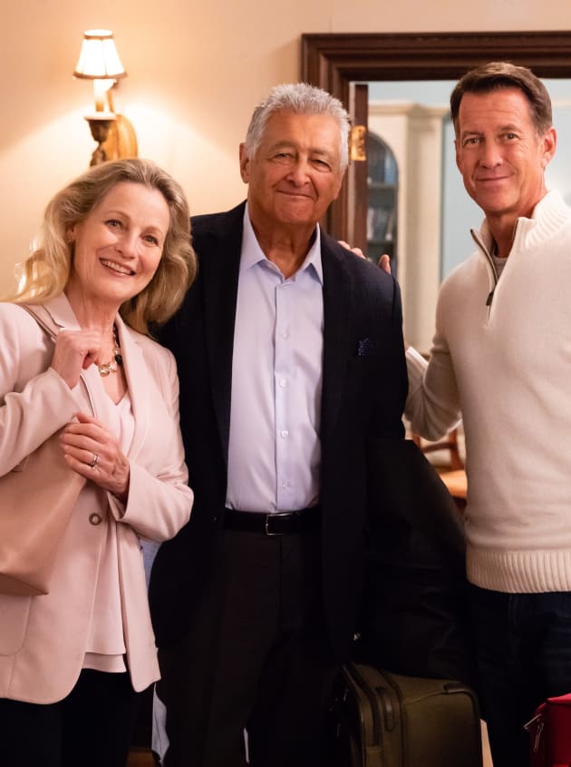 The Guests Arrive - The Good Witch Season 5 Episode 1