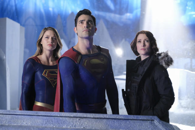 Super Team Up - Supergirl Season 2 Episode 22