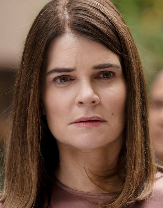 Stephanie Novak - Tall - Pearson Season 1 Episode 8