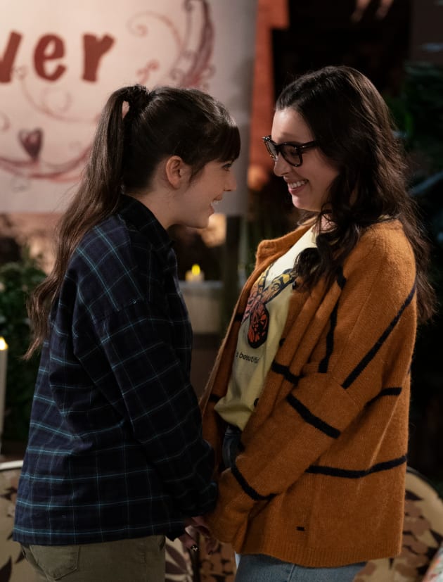 Talk Nerdy to Me - One Day At A Time Season 4 Episode 6