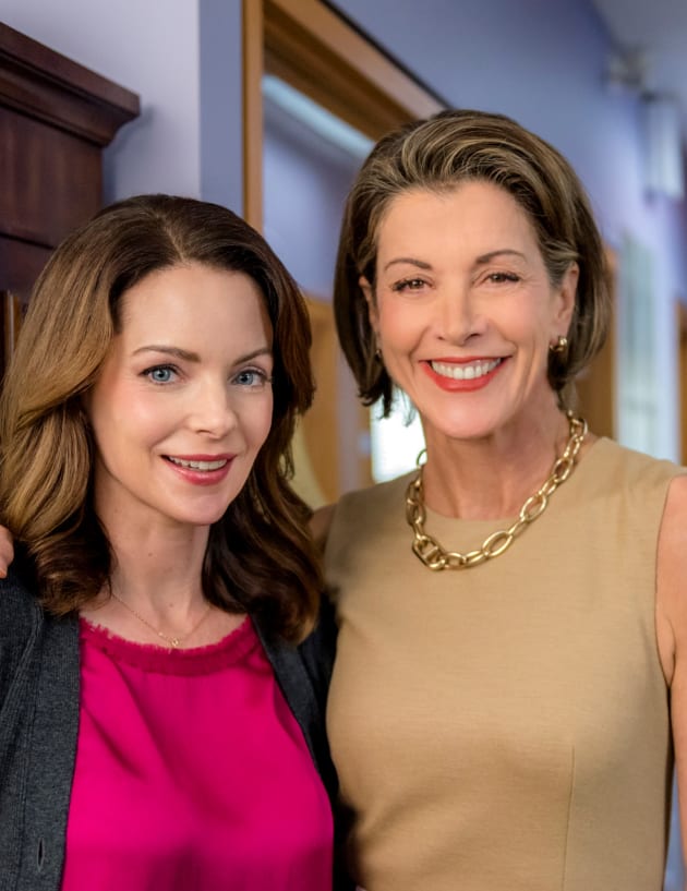 Wendie Malick on Darrow Mysteries, Strong Female Roles, and Her Love of ...