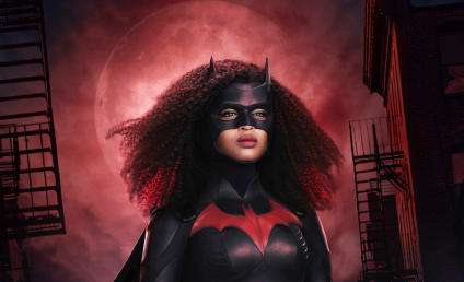 Batwoman Unveils First Look at Javicia Leslie in New Batsuit