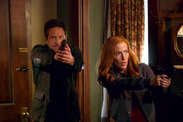 Mulder and Scully Armed - The X-Files