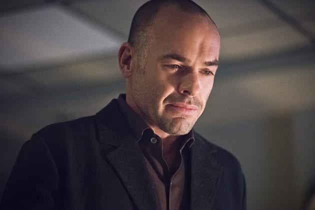 A father's anguish - Arrow Season 4 Episode 19