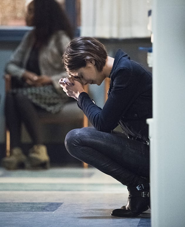 Grief abounds - Arrow Season 4 Episode 19