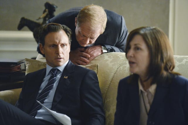 Fitz Leaks Olivia's Name to the Press