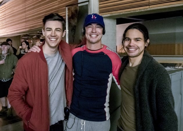 Celebratory Smiles All Around - The Flash Season 3 Episode 19