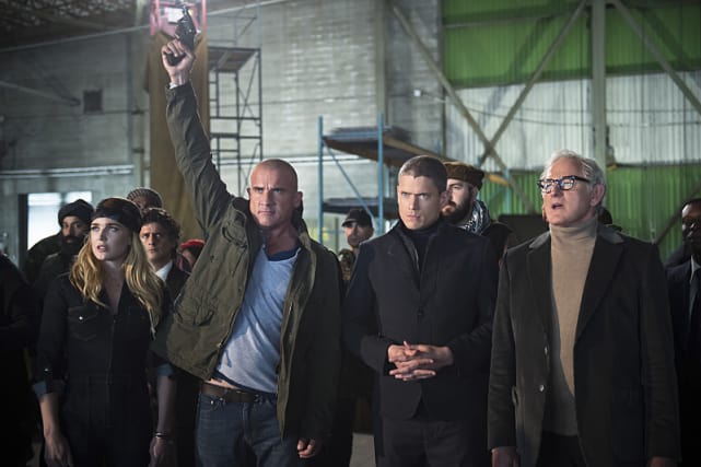 Buying! - DC's Legends of Tomorrow Season 1 Episode 2