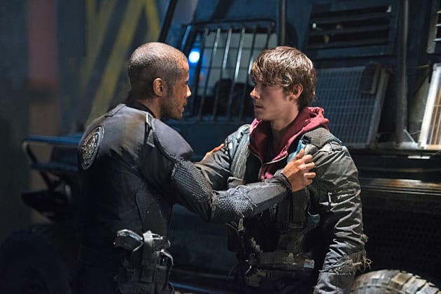 Miller and Bryan Having A Moment - The 100 Season 3 Episode 6