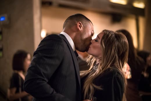 Younger Saison 5 Episode 7 Younger Season 5 Episode 7 Review: A Christmas Miracle - TV Fanatic