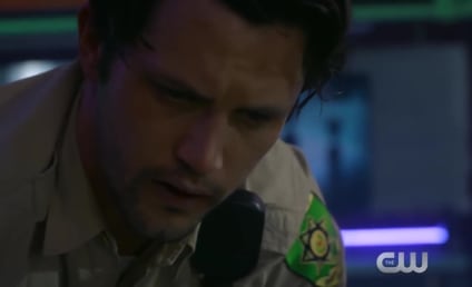 Roswell, New Mexico Sneak Peek: Max Tries to Save Liz!