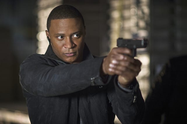 Armed - Arrow Season 3 Episode 10