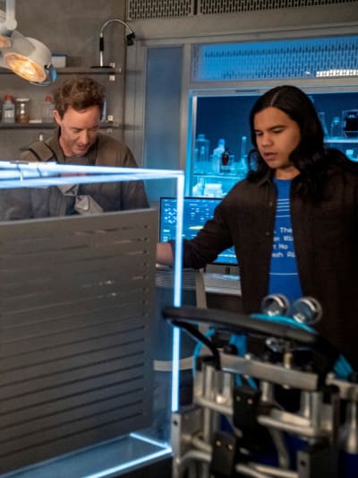 Cisco and Nash - The Flash Season 6 Episode 18