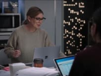 Meredith Sporting Glasses - Grey's Anatomy Season 20 Episode 9