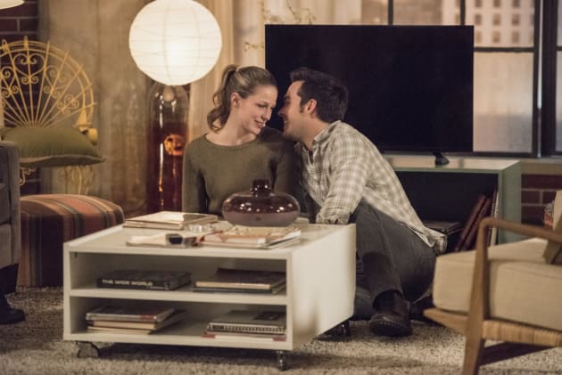 Happy Couple - Supergirl Season 2 Episode 14