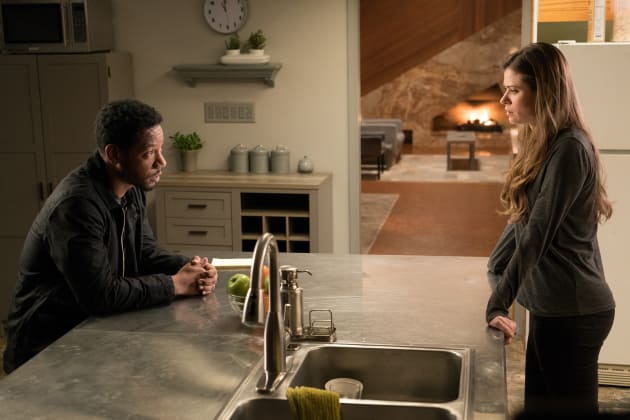 Amy Decides to Help - Colony Season 3 Episode 12