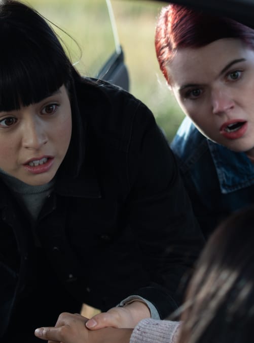 Taylor And Luna Deliver Callie's Baby - Burden of Truth Season 3 Episode 7