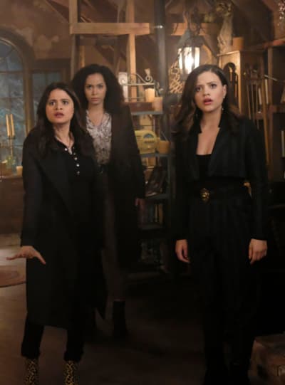 Hurry Mel, Freeze! - Charmed (2018) Season 1 Episode 7