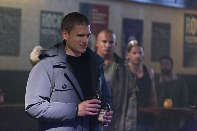 Join the Fun! - DC's Legends of Tomorrow Season 1 Episode 1