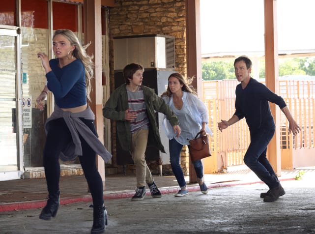 Run Struckers Run - The Gifted Season 1 Episode 1