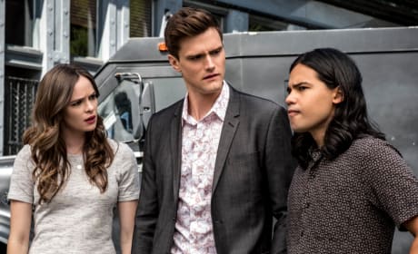 The flash deals s5e1 online